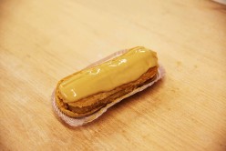 Eclair au café